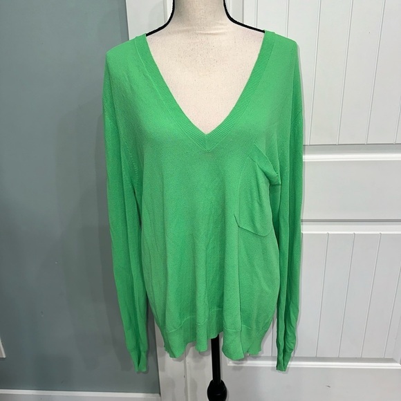 Equipment Marrim V Neck Sweater in Island Green size medium - Picture 2 of 6